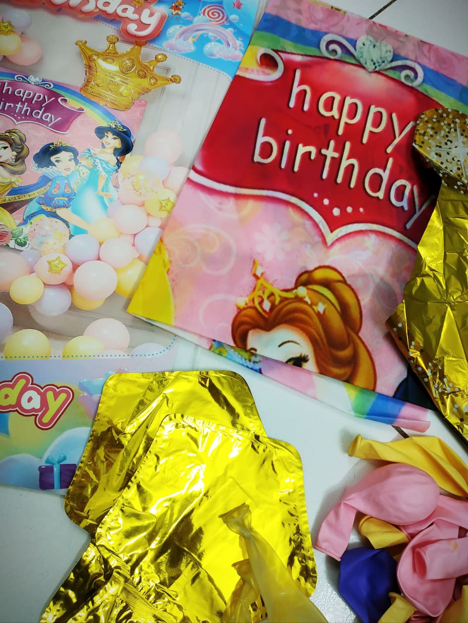 Set bong bóng trang trí sinh nhật, sự kiện cho bé chủ đề Các nàng công chúa trong phim hoạt hình (tặng kèm phụ kiện treo bóng)
