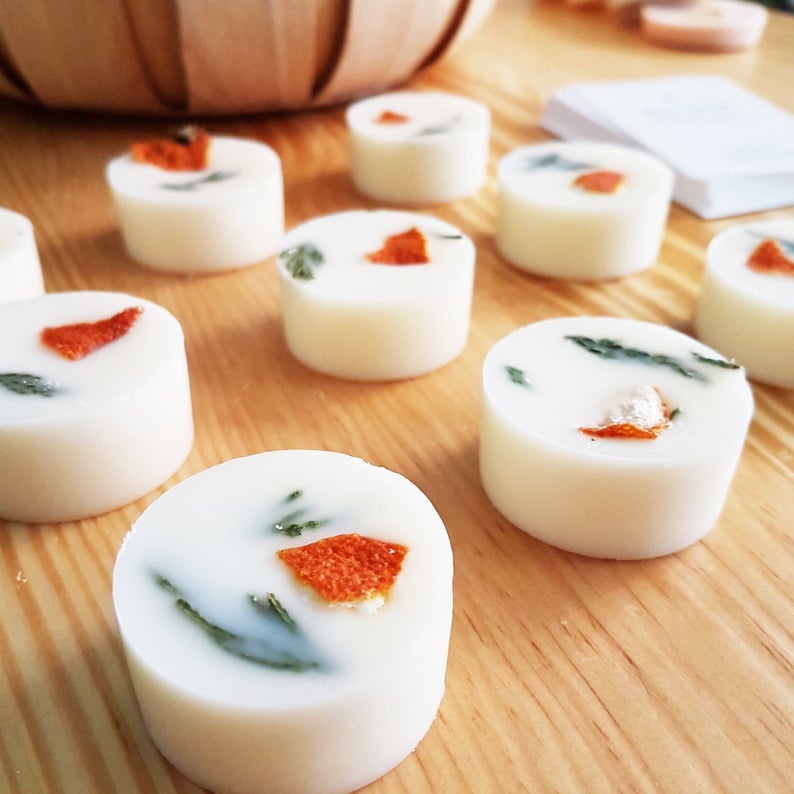 Combo 4 viên sáp làm thơm tủ và đồ vải, hương thơm của hỗn hợp tinh dầu bách xù và tinh dầu cam, 100ml