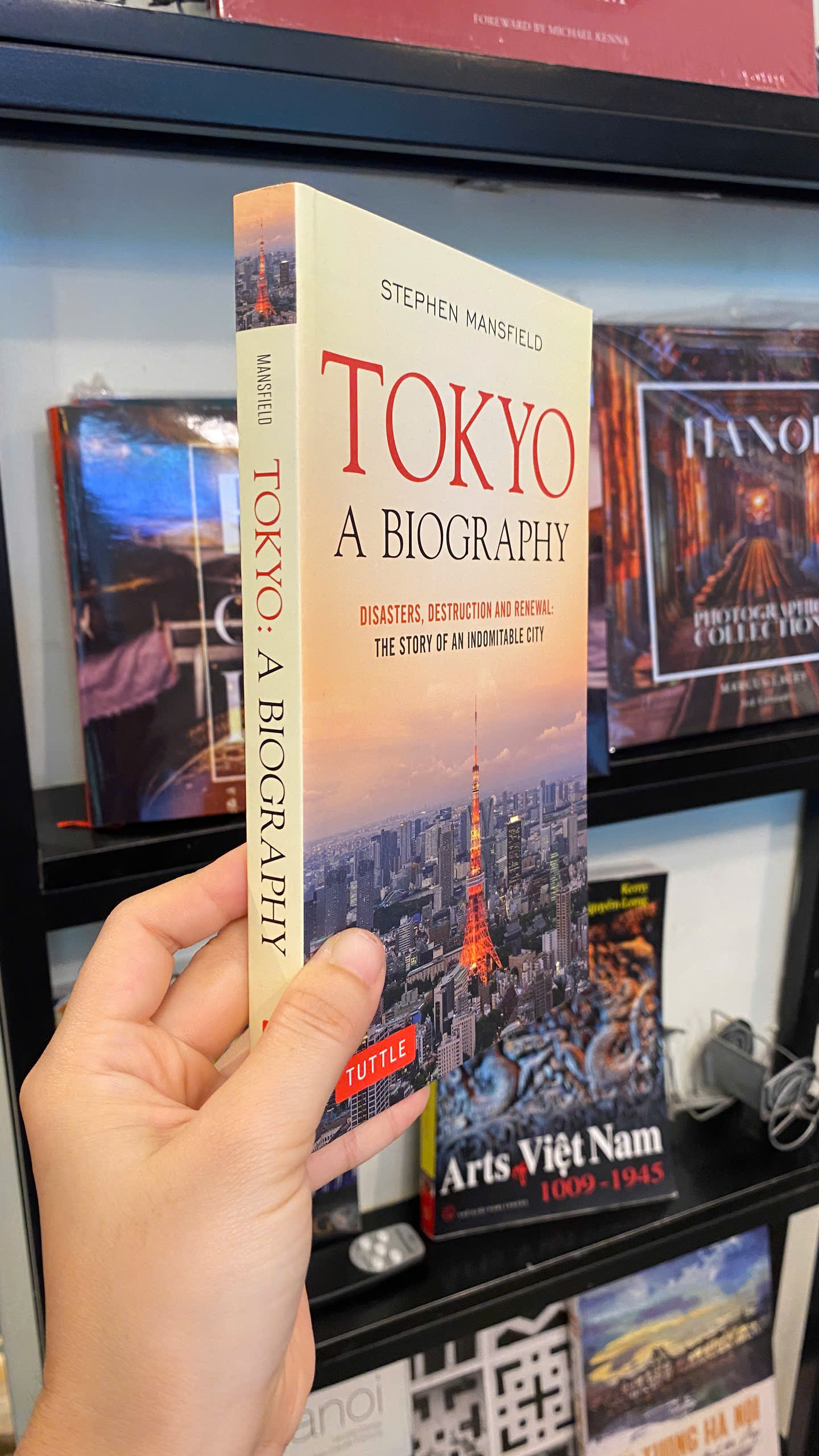 Sách - Tokyo: A Biography - Disasters, Destruction and Renewal: The Story of an Indomitable City