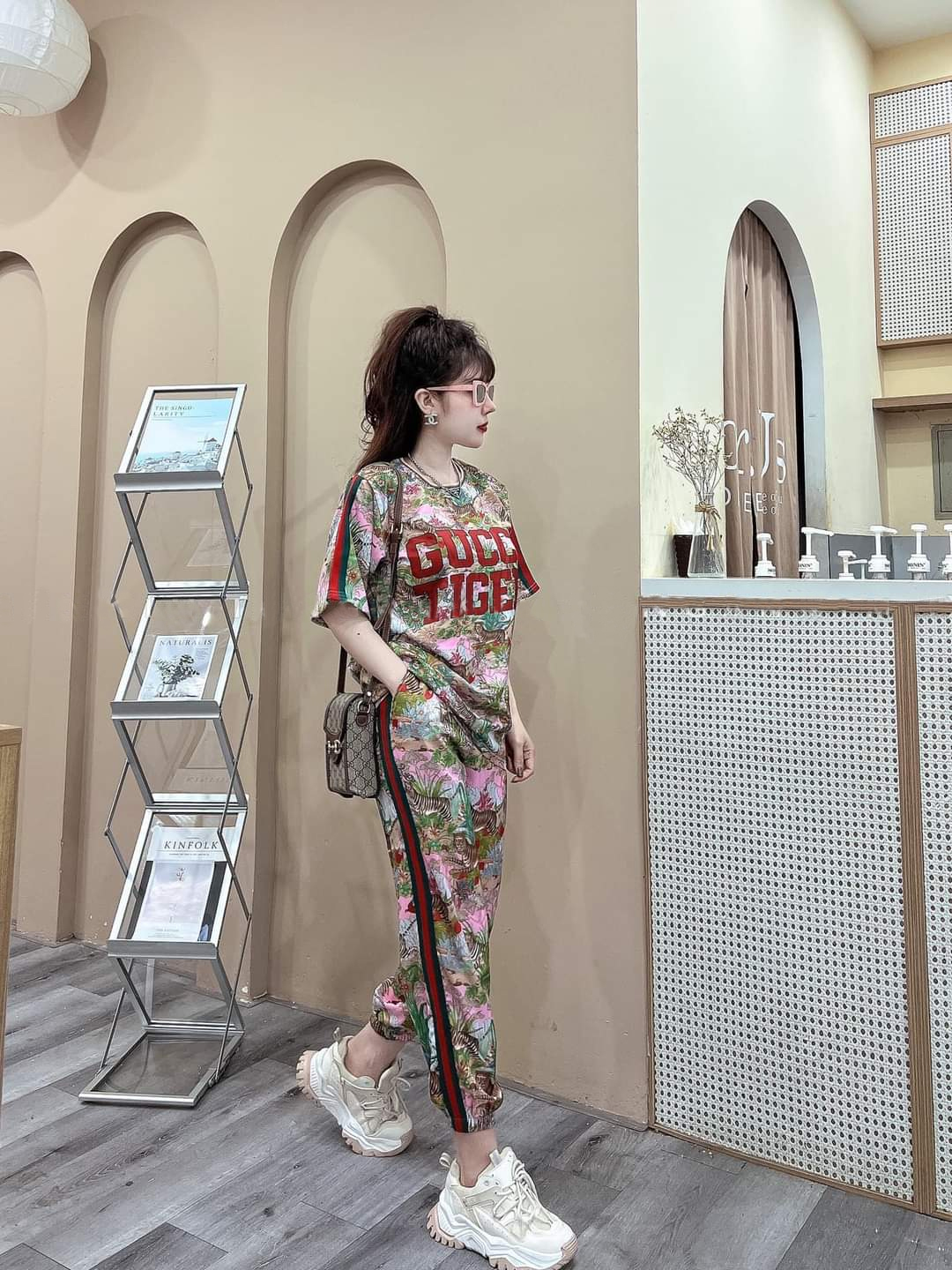 Đồ bộ thun cotton form rộng họa tiết hoa lá phối chữ