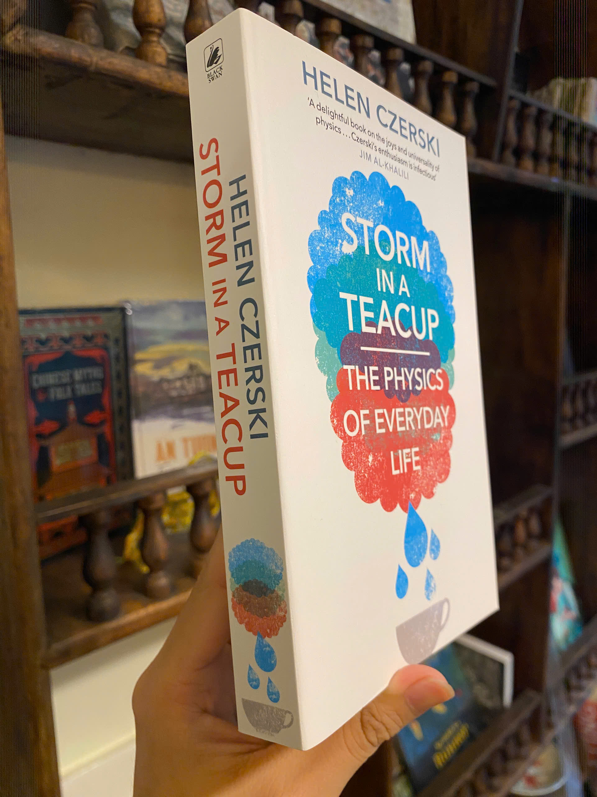Sách - Storm in a Teacup: The Physics of Everyday Life by Helen Czerski | English Science Book