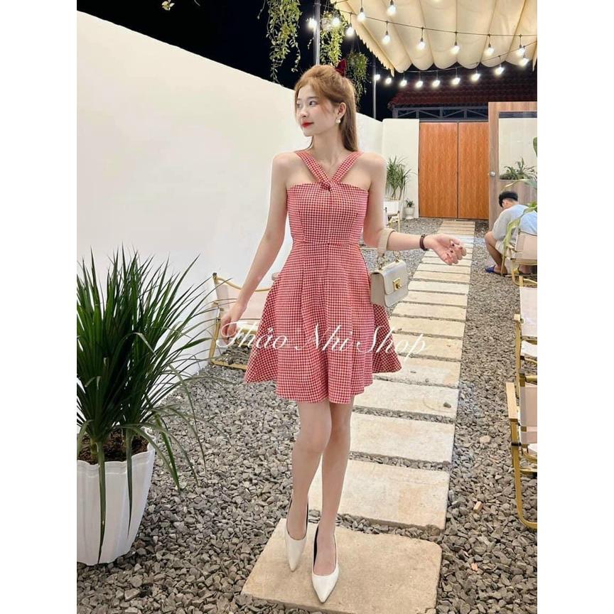 Đầm xoè caro 2 dây cổ xoắn siêu xinh