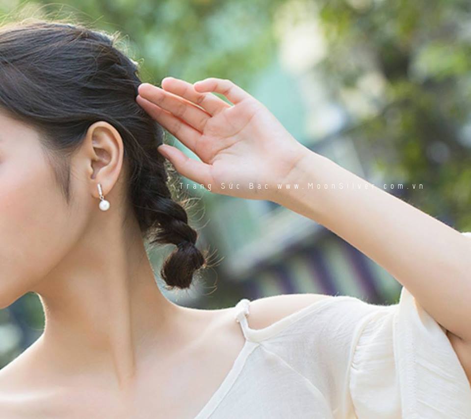 Khuyên tai ngọc trai bạc