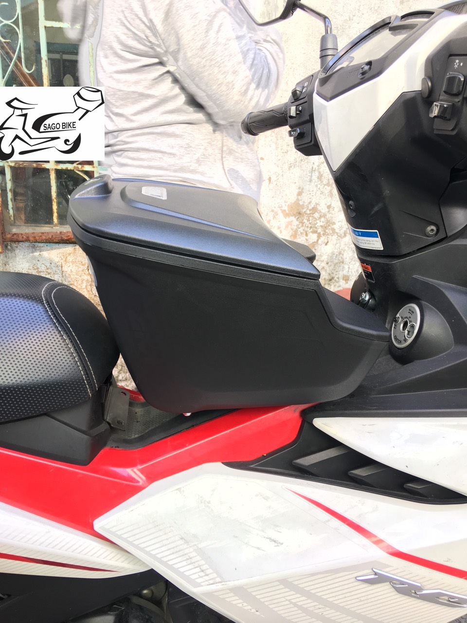 Thùng giữa Givi G10N kèm bát gắn cho xe Exciter 150, thùng giữa Exciter 150