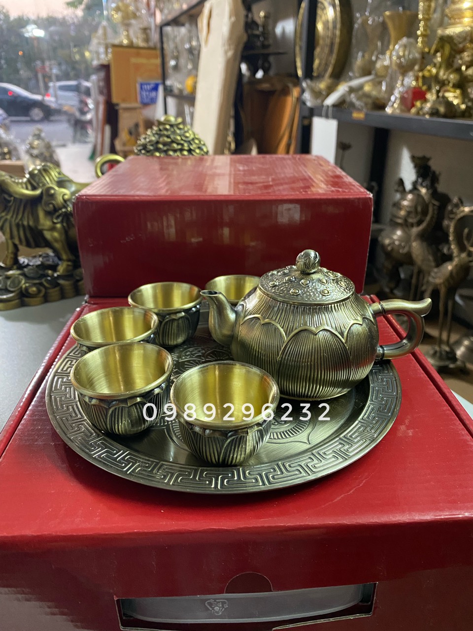 Bộ ấm chén hoạ tiết hoa sen bằng đồng