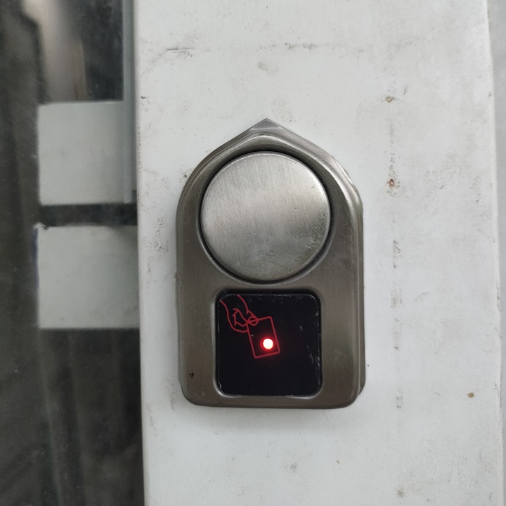 Khóa cổng sắt điện từ 12v