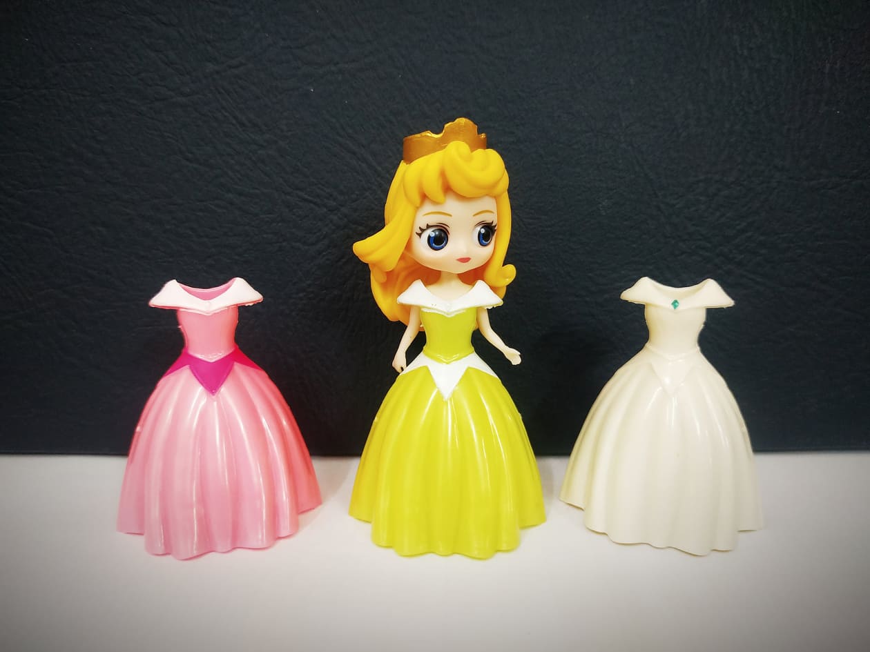 Đồ chơi búp bê thay váy: Set 1 búp bê công chúa Disney cổ tích kèm 3 váy dạ hội thời trang thay đổi