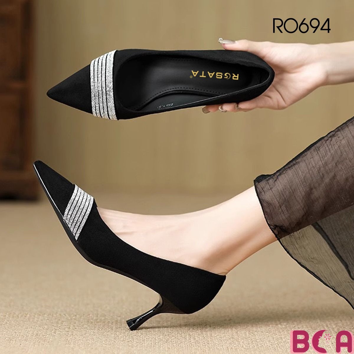 Giày nữ cao gót RO694 ROSATA - Đế 7cm, ánh kim sang trọng, chất liệu da nhung mềm tại BCASHOP