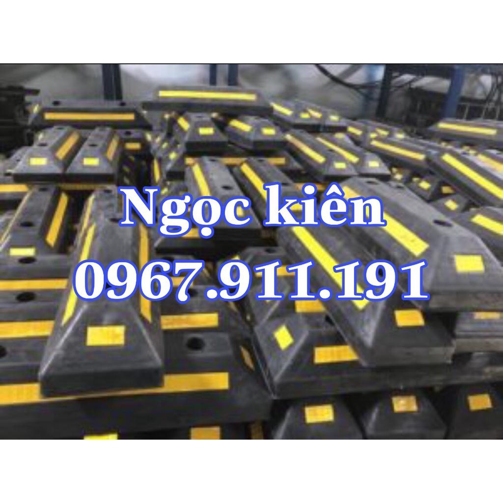 Bộ chặn lốp xe cố định 2 chiếc kèm đinh vít,chặn lùi sau xe