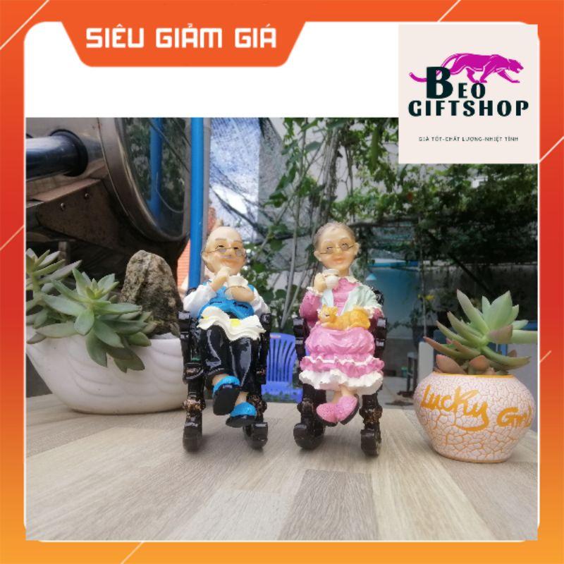 TƯỢNG ÔNG BÀ GIÀ NGỒI GHẾ DỰA