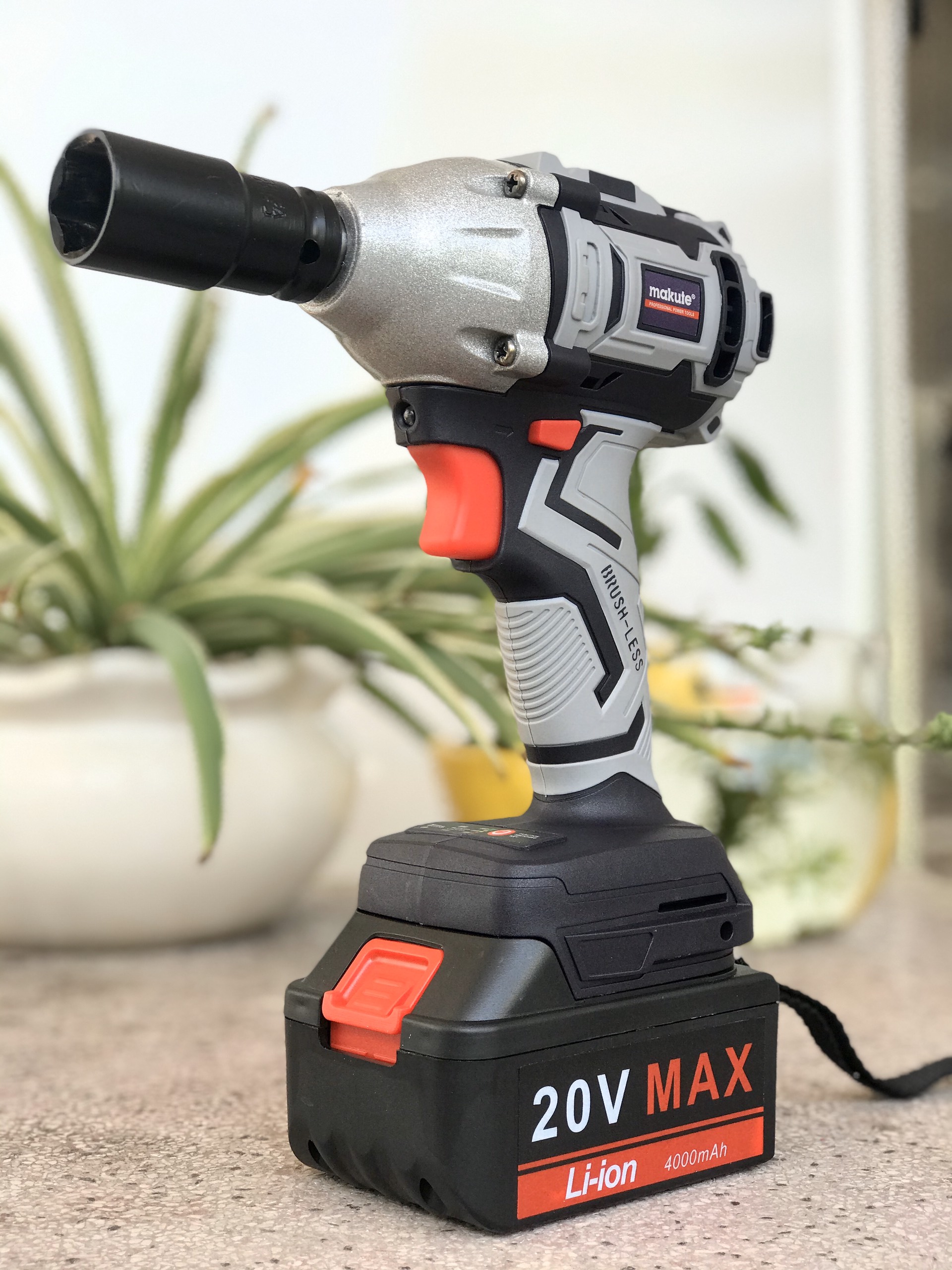 Máy vặn siết bu lông dùng pin 20V MAKUTE 20V CW001 - Hàng chính hãng