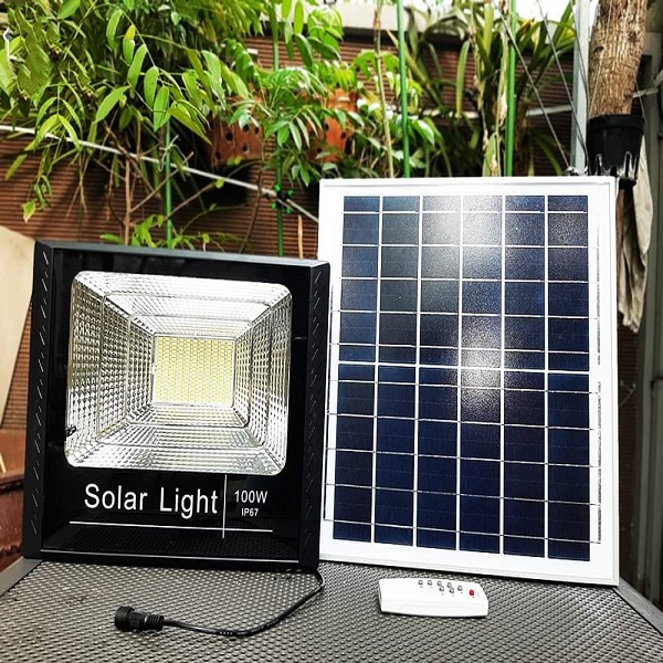 Đèn Pha năng lượng mặt trời Solar Light 100W