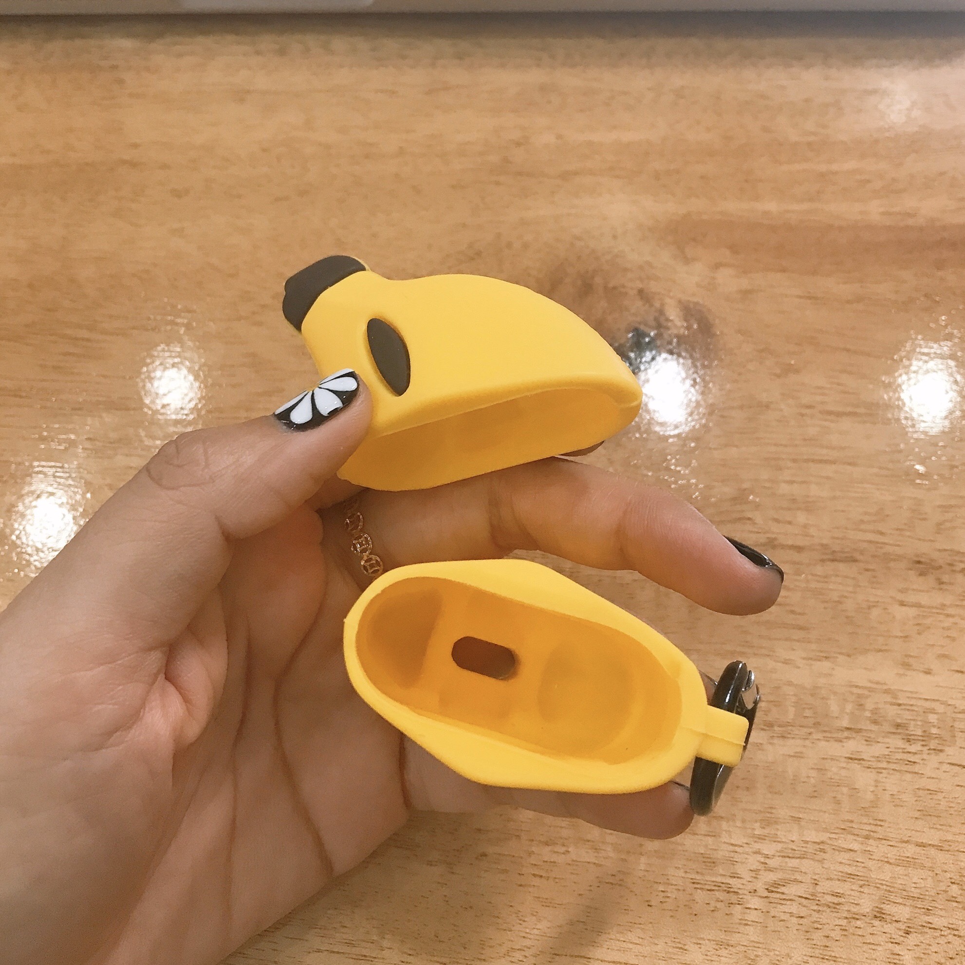 Bao Case Silicon Cho Tai Nghe Apple AirPods 1 / AirPods 2 - Hình Quả Chuối Vàng