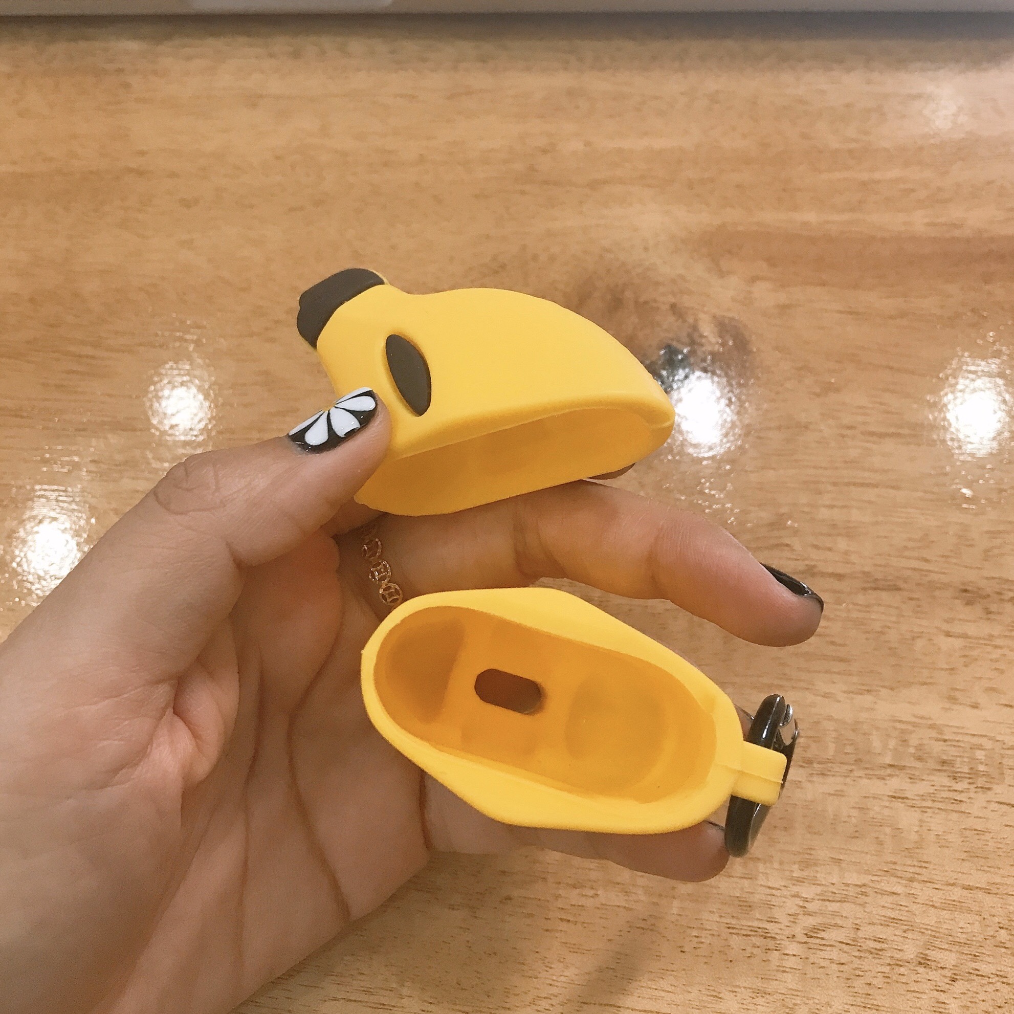 Bao Case Silicon Cho Tai Nghe Apple AirPods 1 / AirPods 2 -  Hình Quả Chuối Vàng