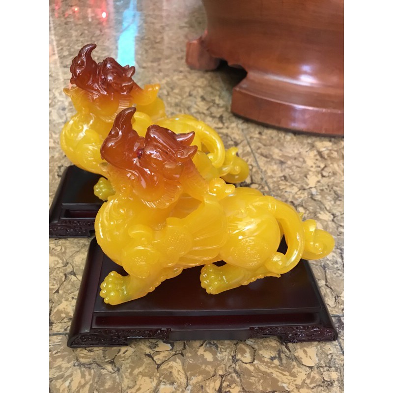 Cặp Tỳ Hưu Phong Thủy Há Miệng Hút Tài Vàng Anh Tươi Đầu Vàng Đậm Mới Đẹp Đế Gỗ Size Dài 22cm Cao 19cm Sâu 10cm Hợp Anh Chị Mệnh Kim Thổ Thủy trưng bàn ạ
