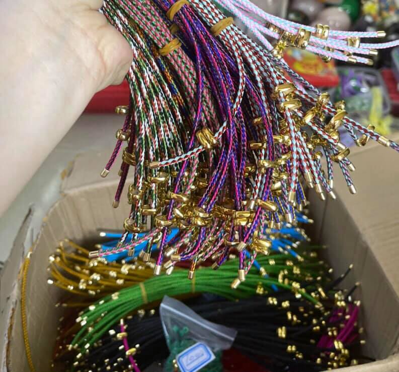 SỢI DÂY TRƠN SIZE 3MM CÓ KHOEN CHỈNH THEO TAY NỮ VỀ PHỐI LÀM VÒNG TAY HẠT ĐÁ LU THỐNG KIỂU CÁC LOẠI DÂY ĐỦ MÀU ĐEN ĐỎ XANH VÀNG HỒNG MÀU ĐẸP GIAO BẤT KỲ Ạ
