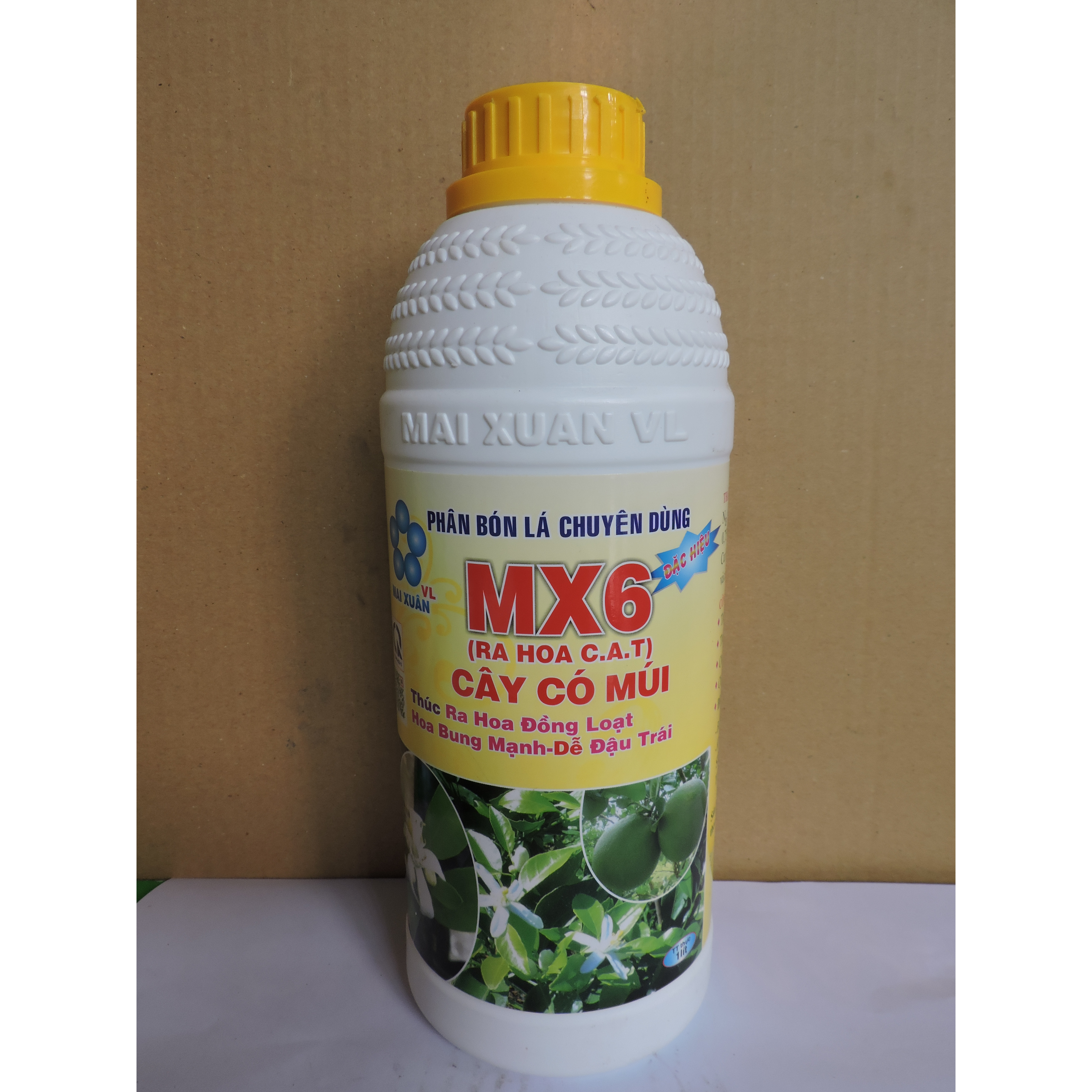 Phân Bón Lá Chuyên Dùng MX6 Đặc Hiệu (ra Hoa C.A.T) Cây Có Múi, Thúc Ra Hoa Đồng Loạt, Hoa Bung Mạnh, Dễ Đậu Trái (chai 1 lít)