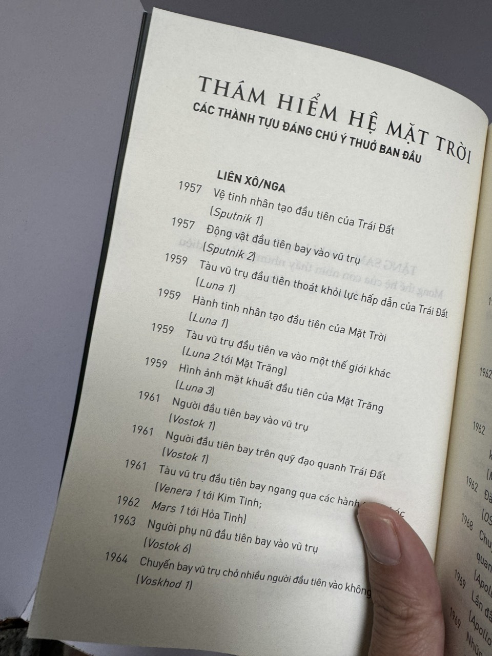 ĐỐM XANH MỜ - Carl Sagan - Hà Thị Mai Hoa dịch - Nhã Nam - Nhà xuất bản Thế Giới.