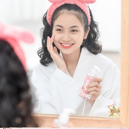 Sữa Rửa Mặt Laco Marosa Dưỡng Ẩm Ngăn Ngừa Làm Sạch Da Dịu Nhẹ Thơm Tho Se Khít Lỗ Chân Lông - 100% Từ Tự Nhiên Cúc La Mã Hoa Hồng Chàm Trà Lô Hội - Massel Official - Chai 100ml