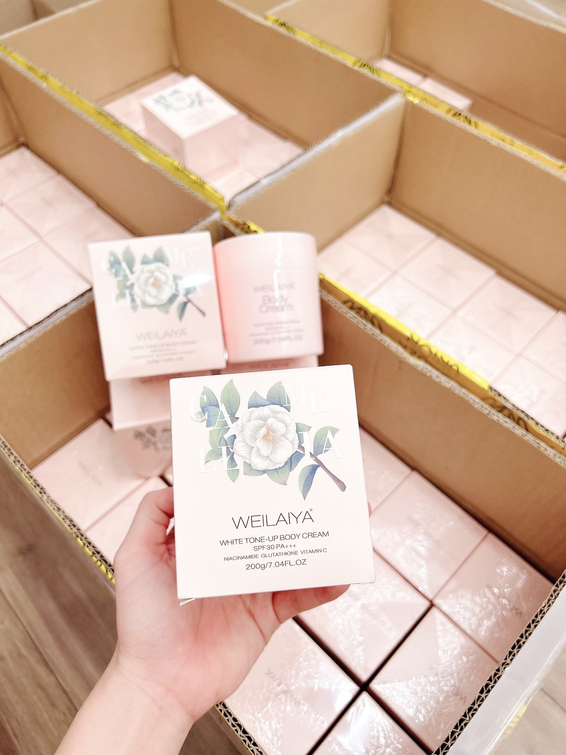 Kem Body WEILAIYA Kích Trắng Nâng Tone Bảo Vệ Da White Tone-Up Body Cream SPF30 PA+++