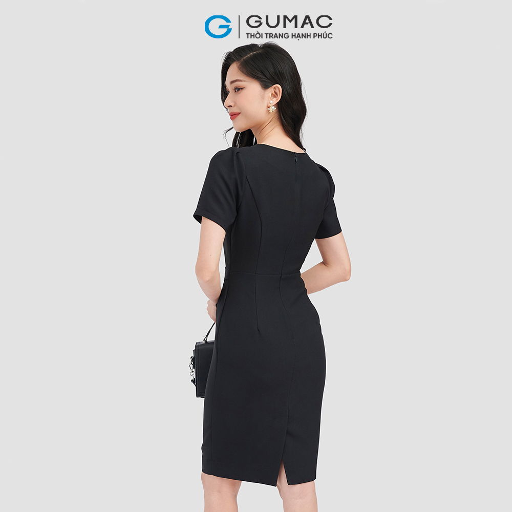 Đầm dáng bút chì GUMAC DC09033 có gắn phụ kiện
