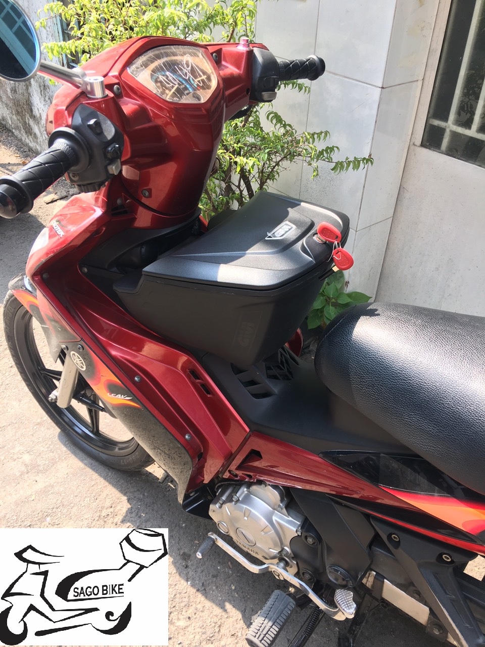 Thùng giữa Givi G10N kèm bát gắn cho xe Exciter 2009, thùng giữa Exciter 2009