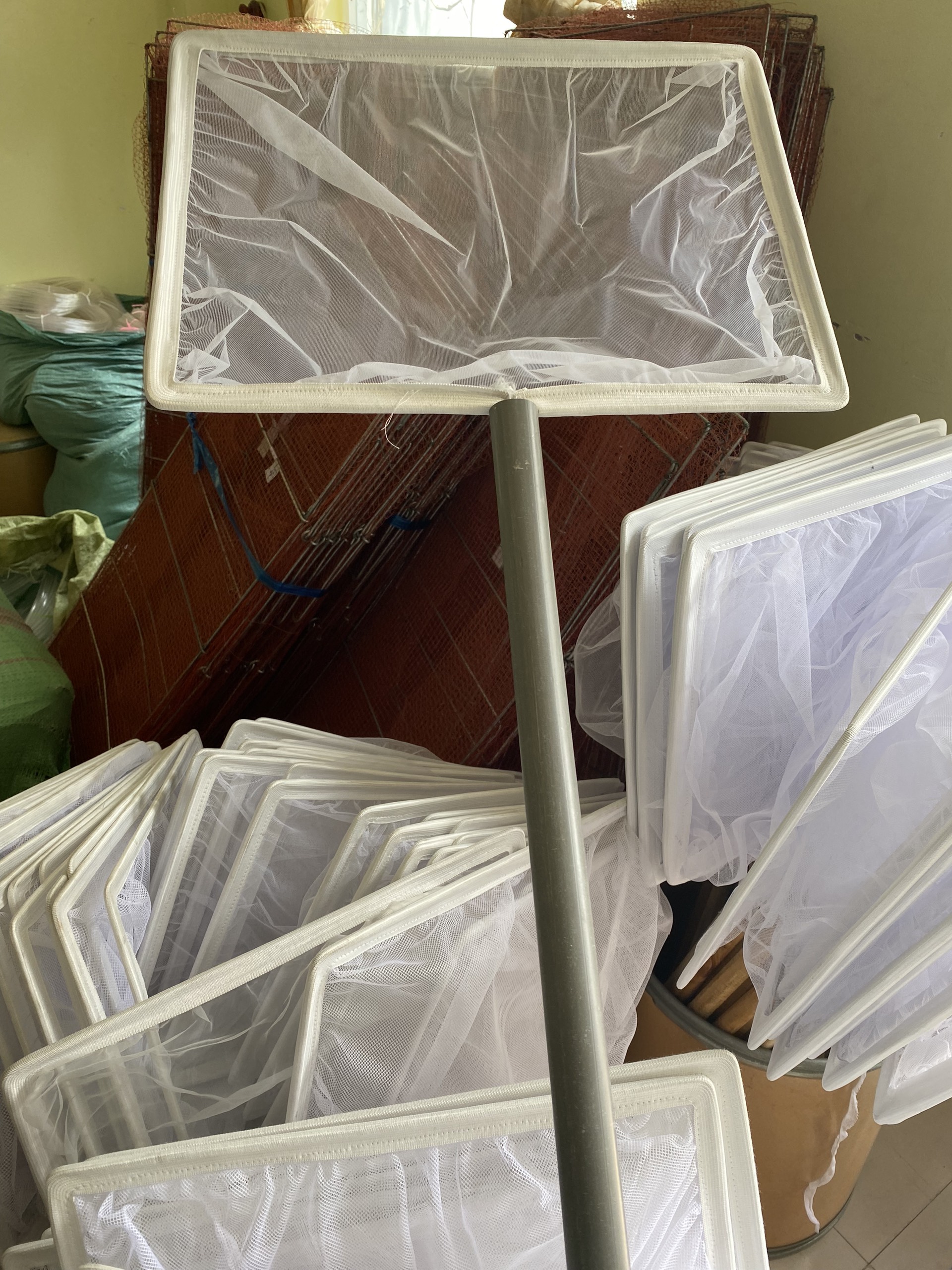 Vợt cán nhựa, vuông 40*30 lưới siêu min vớt bobo