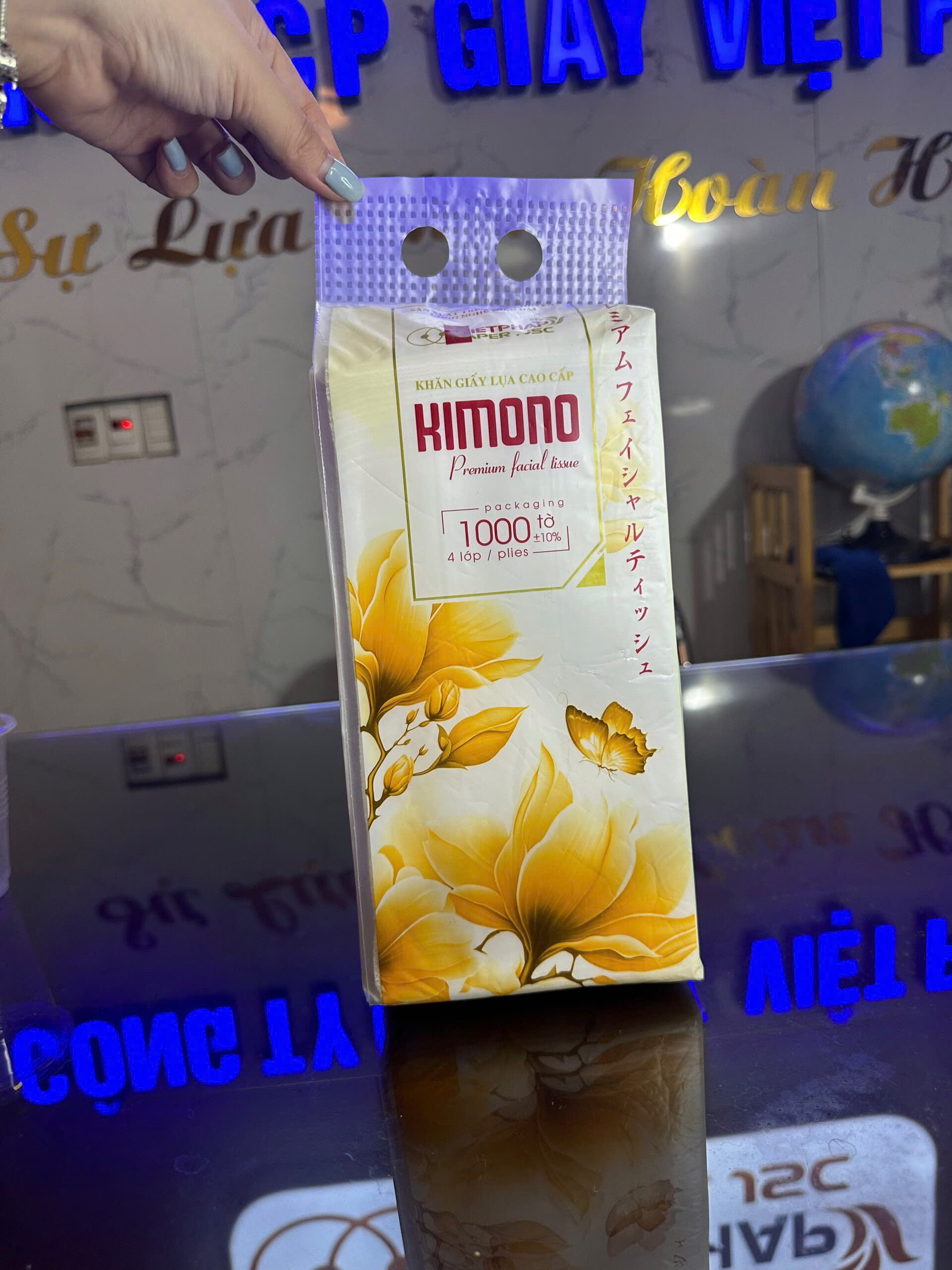 COMBO 10 bịch giấy treo tường đa năng KIMONO 4 lớp dạng rút 1100 tờ tặng kèm 4 móc treo