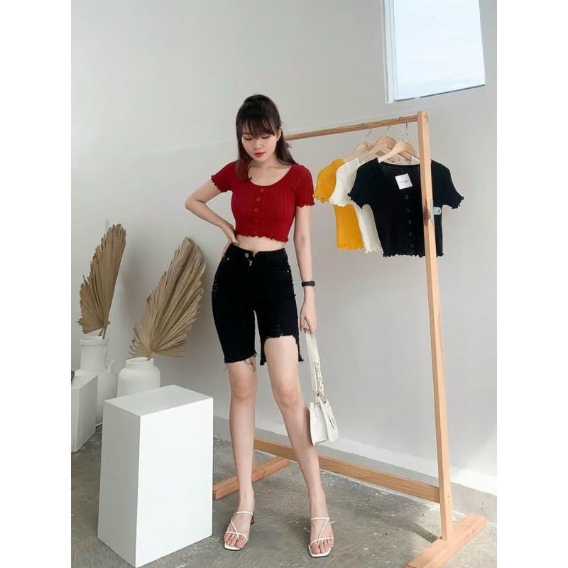 Áo croptop thun gân viền bèo phối nút giả