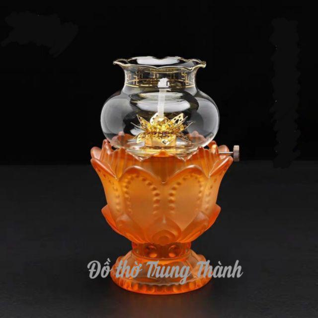 Đèn dầu cánh sen thủy tinh.