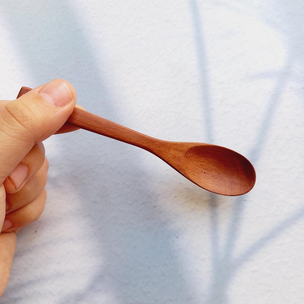 Thìa Gỗ Nhãn Nhỏ Xinh 12cm, Thìa Ăn Chè Chụp Ảnh,Decor