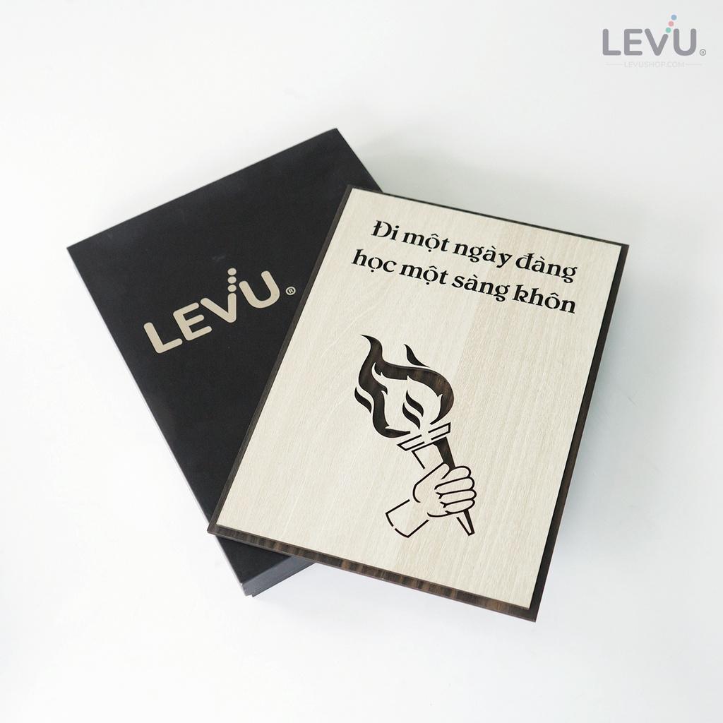 Tranh treo phòng học LEVU LV075 "Đi một ngày đàng học một sàng khôn"
