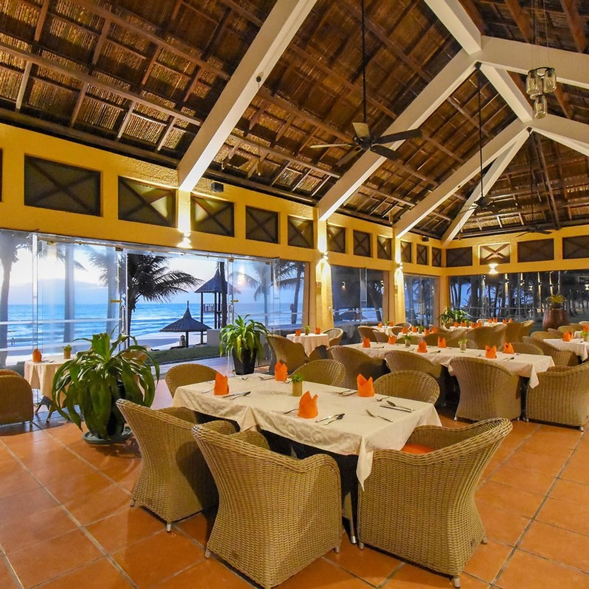 Pandanus Resort 4* Phan Thiết - Buffet Sáng, Hồ Bơi, Bãi Biển Riêng, Voucher Giá Tốt, Khách Sạn Mũi Né, Và Nhiều Ưu Đãi Hấp Dẫn