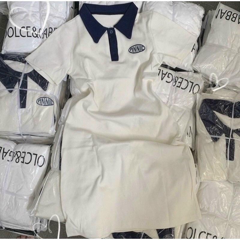 Đầm Body Cổ Bẻ Thêu Logo Annie