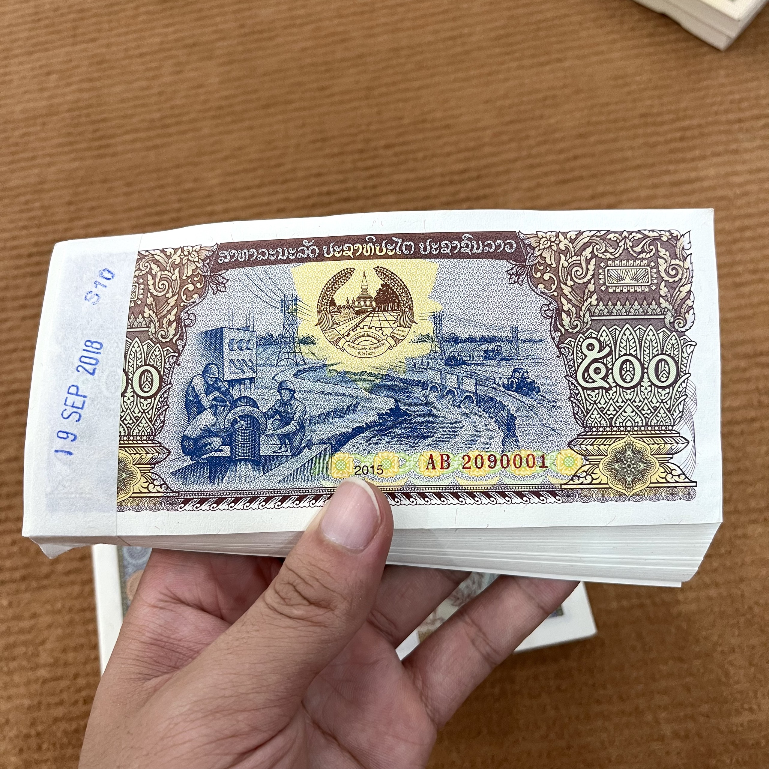 100 Tờ Tiền Lào 500 Kip Chất Lượng Mới 100% - Liền Seri - Sưu Tập - Quà Tặng Tết Độc Đáo