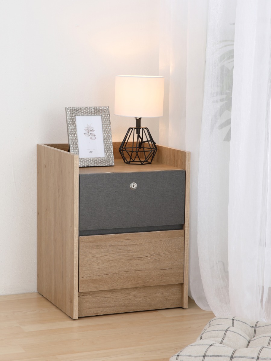 Tủ ngăn kéo gỗ 2 tầng, 1 ngăn khóa AUGUSTA kiểu dáng đơn giản kết hợp 2 tông màu | Index Living Mall - Phân phối độc quyền tại Việt Nam