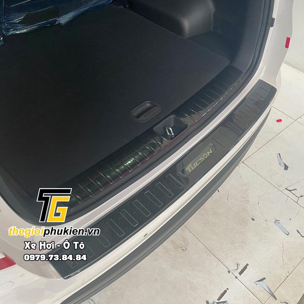 BỘ SẢN PHẨM Nẹp bước chân và ốp chống trầy cốp trong Hyundai Tucson 2016-2018 - Mẫu vân Carbon