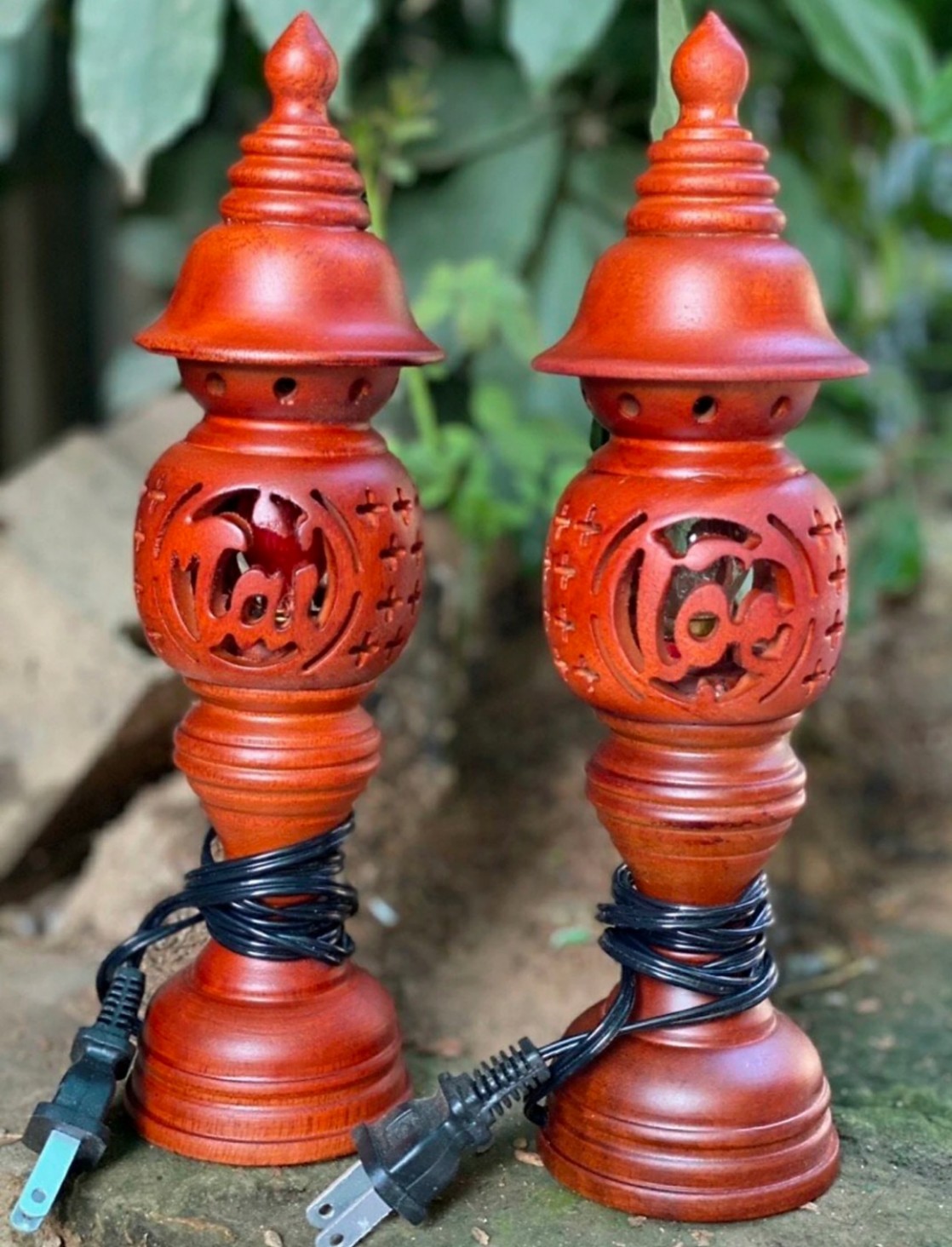 Cặp đèn thờ gỗ xà cừ cao 25cm phúc lộc thọ màu nâu mẫu mới