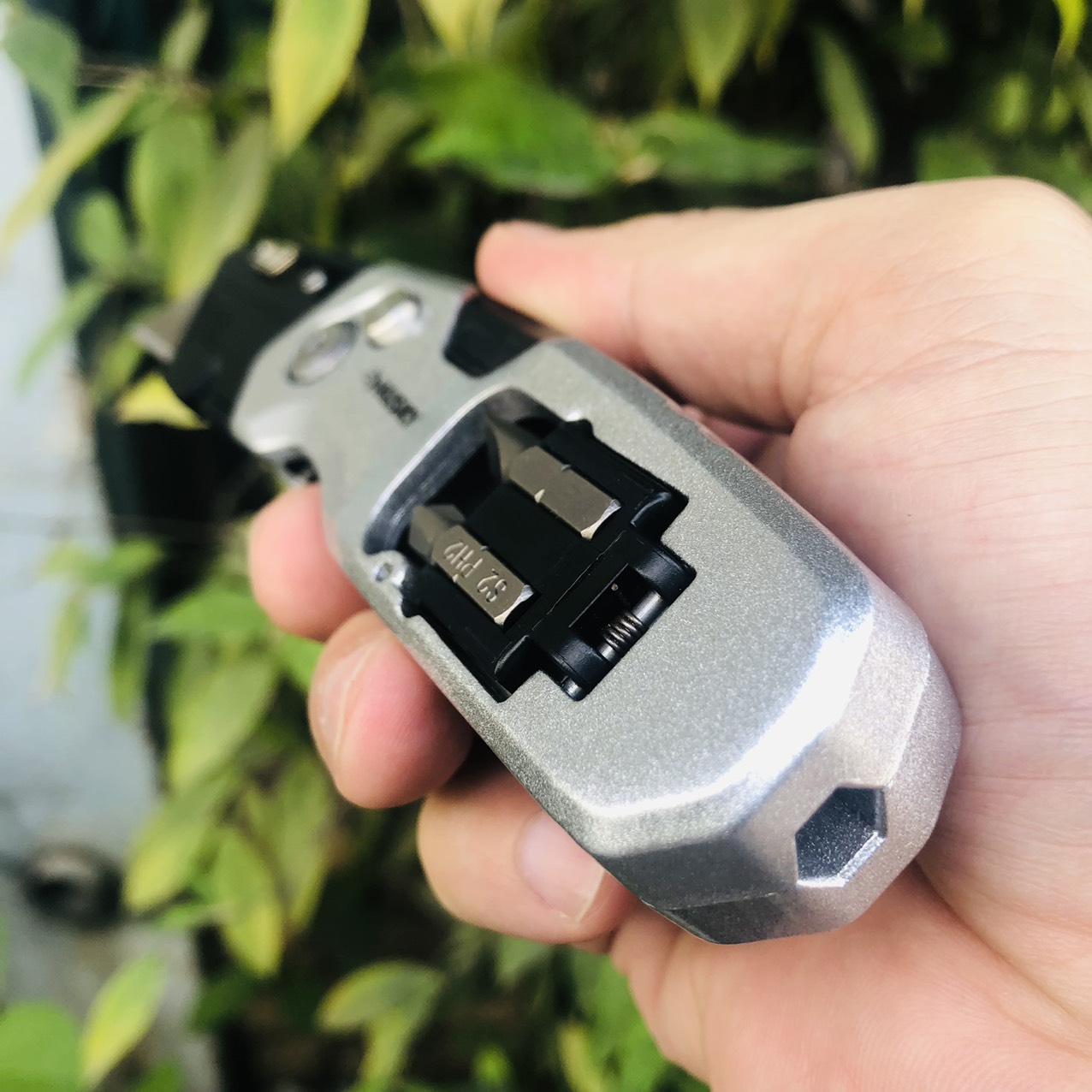 Dao rọc giấy, cắt cáp Husky lưỡi ngắn đi kèm 3 lưỡi dự phòng, 2 mũi vít, rất chuẩn chất lượng, tiện lợi