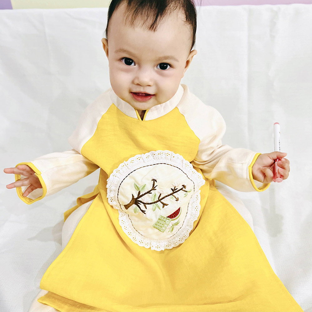 Áo dài Vàng bé trai bé gái thêu Tết chất đũi phối lụa vân mây mềm mát thấm hút tốt MamLa