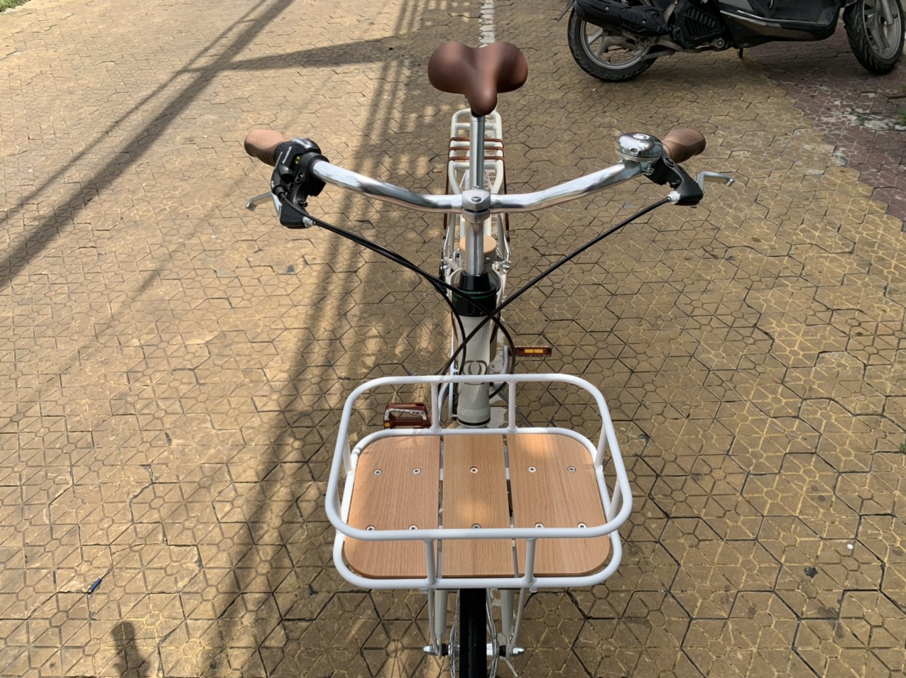 Xe đạp thời trang 2021 VinaBike Latte V 26 Kem