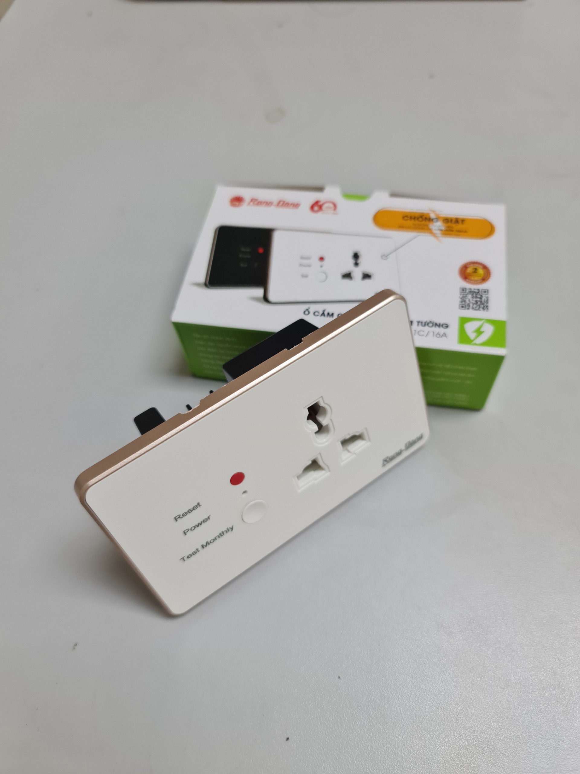 Ổ cắm âm tường chống giật Model: OCAT01 1C/16A
