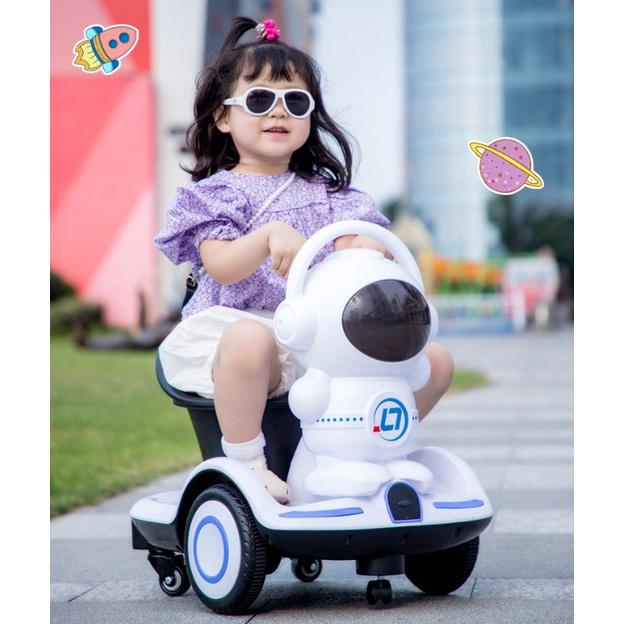 Xe ô tô điện trẻ em - xe điện xoay 360 độ cho bé từ 2-8 tuổi - Xe điện cân bằng