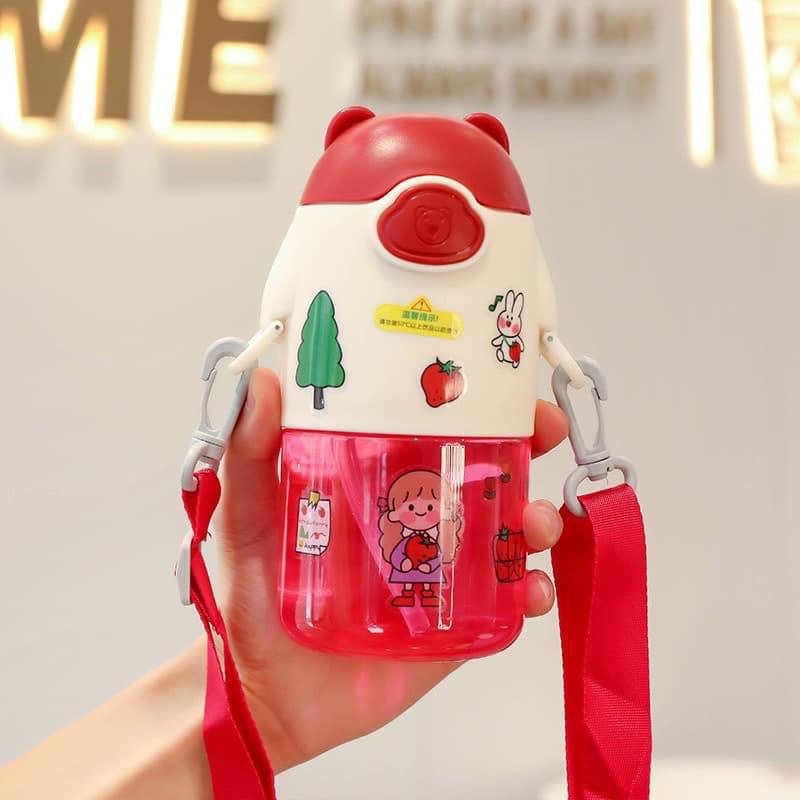 Bình Đựng Nước Ngộ Nghĩnh 650ML Tích Hợp Ống Hút Có Quai Đeo Tặng Kèm Sticker Đáng Yêu