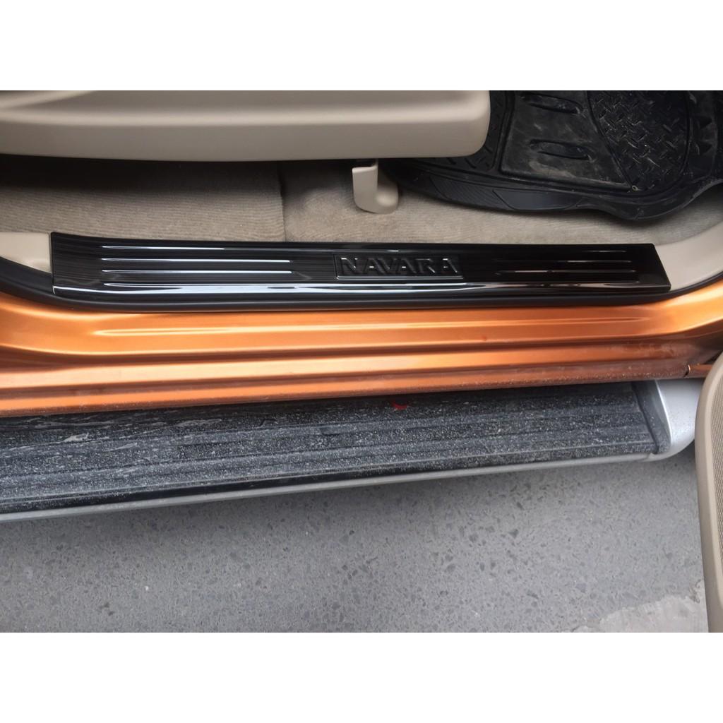 Bộ ốp bậc trong titan xe Navara cao cấp, bộ 4 chi tiết