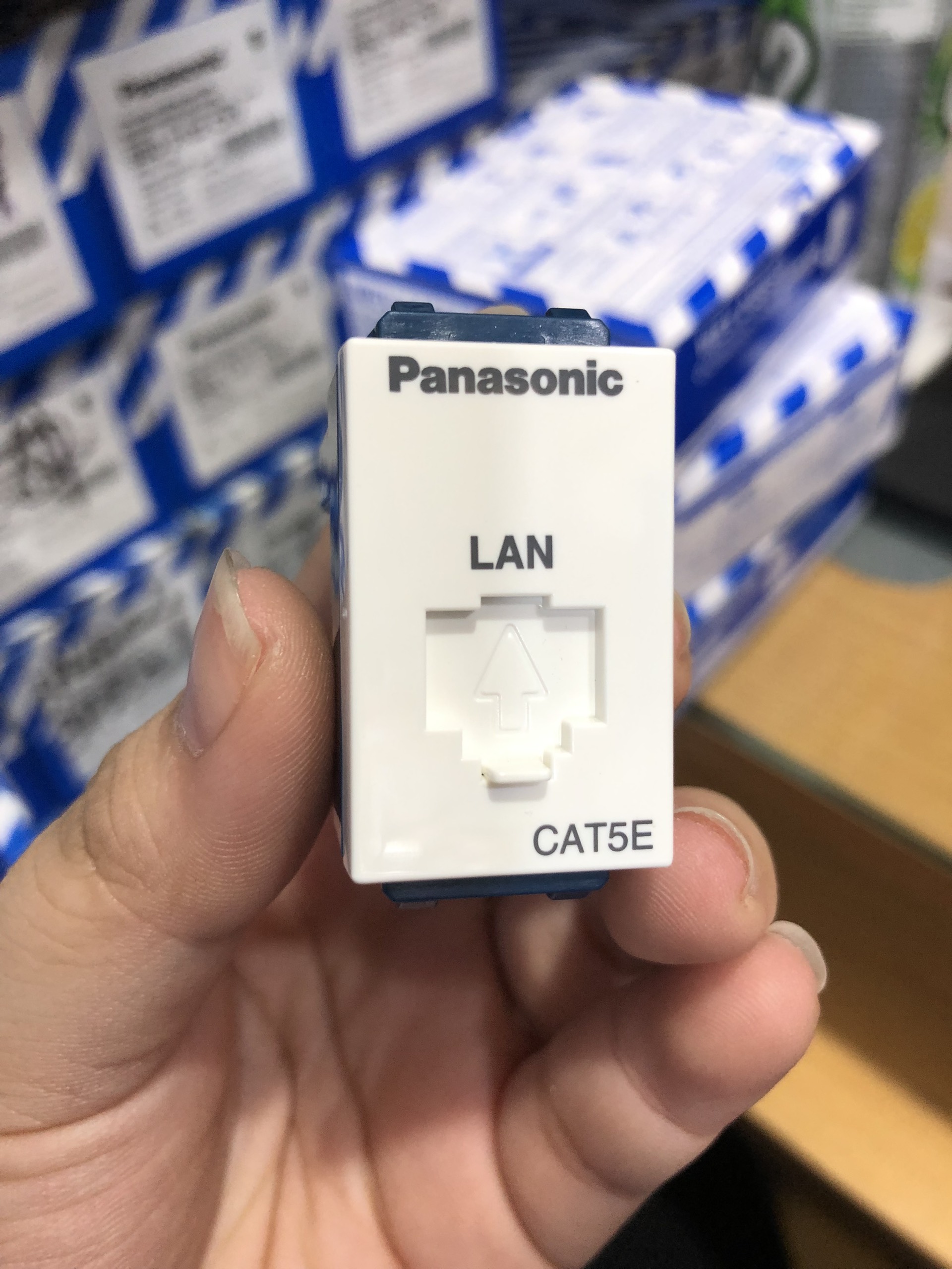 Ổ mạng CAT5 Panasonic WEV-2488SW dòng Wide - Hàng chính hãng