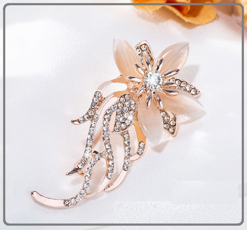 Cài áo nữ hoa 4 cánh dễ thương đính đá zircon sang trọng lấp lánh