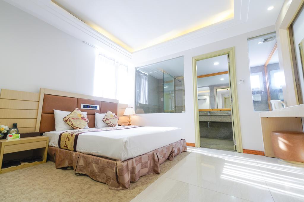 Combo Cần Thơ 3N2Đ: Holiday One Hotel 4* + Xe Đưa Đón Sân Bay Cần Thơ - Tặng Tour Chợ Nổi