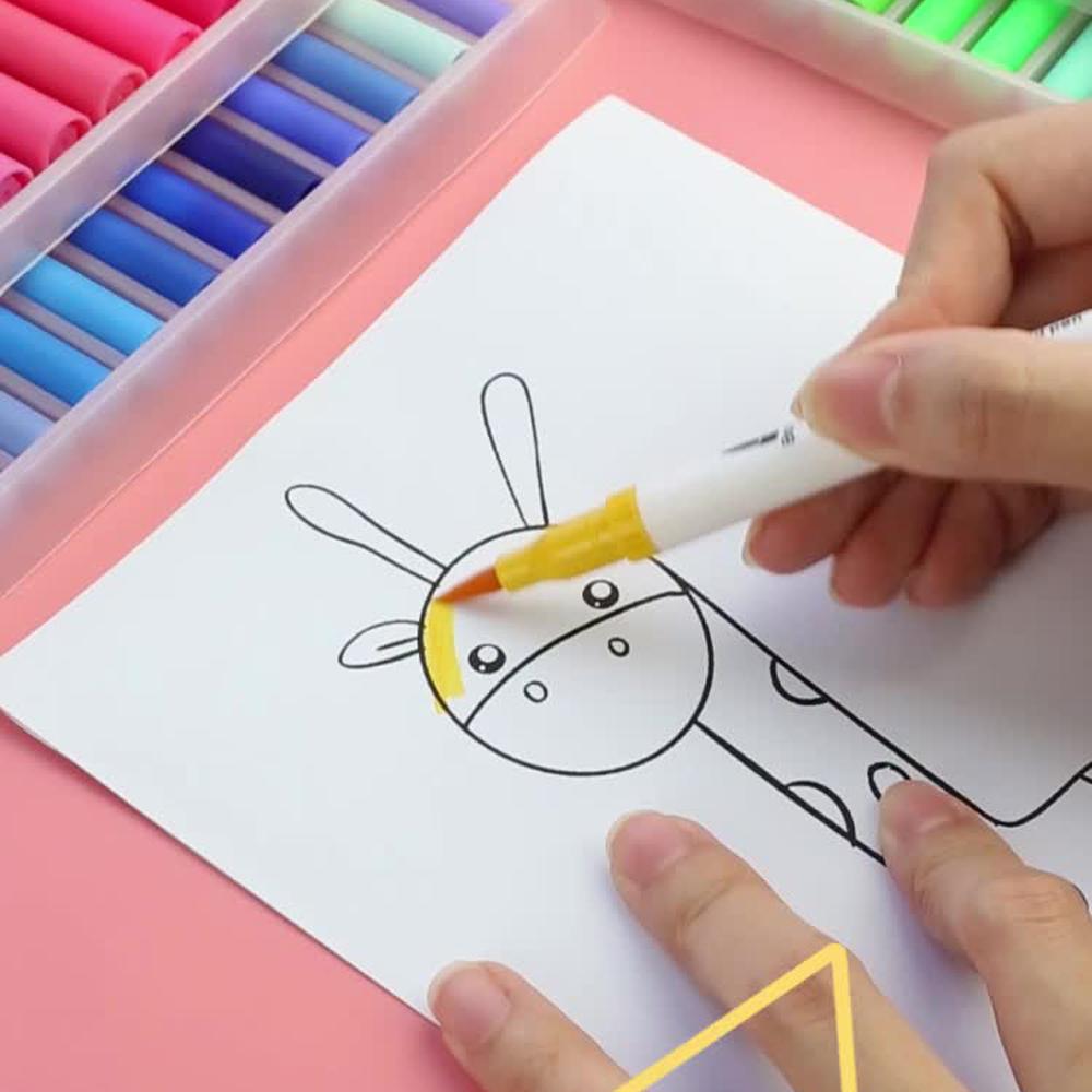 Bút đánh dấu đầy màu sắc để vẽ  tranh