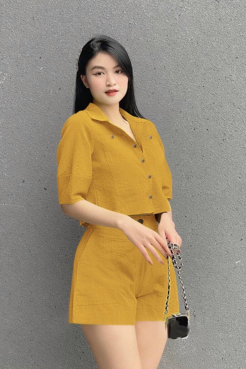 Set nguyên bộ áo sơ mi phối nút kèm quần đùi phong cách